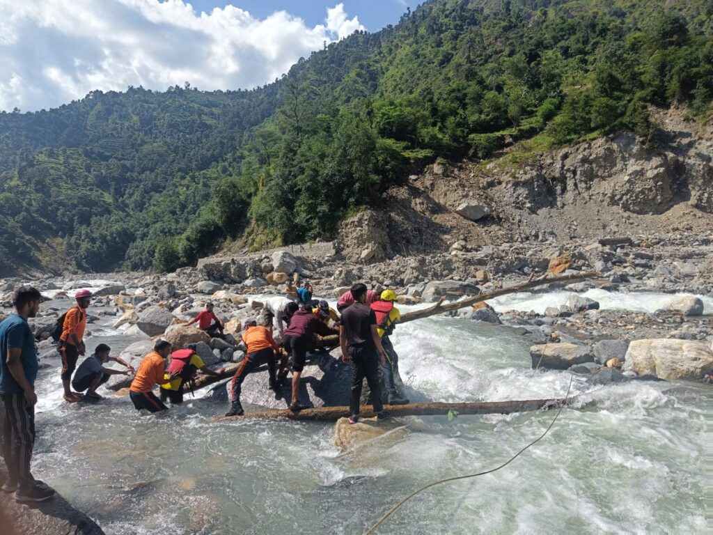 जनपद रुद्रप्रयाग: राउलेक क्षेत्रांतर्गत महिला ने नदी में लगाई छलांग, हुई मृत्यु।