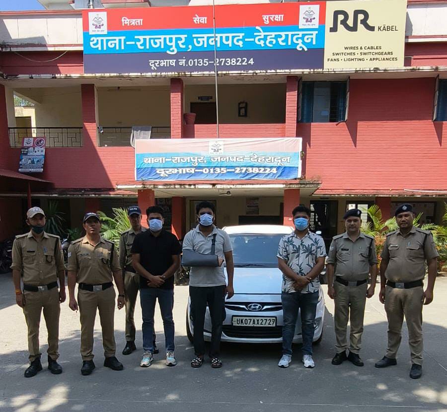 जानलेवा हमले के आरोपी 03 अभियुक्तों को दून पुलिस की किया गिरफ्तार।