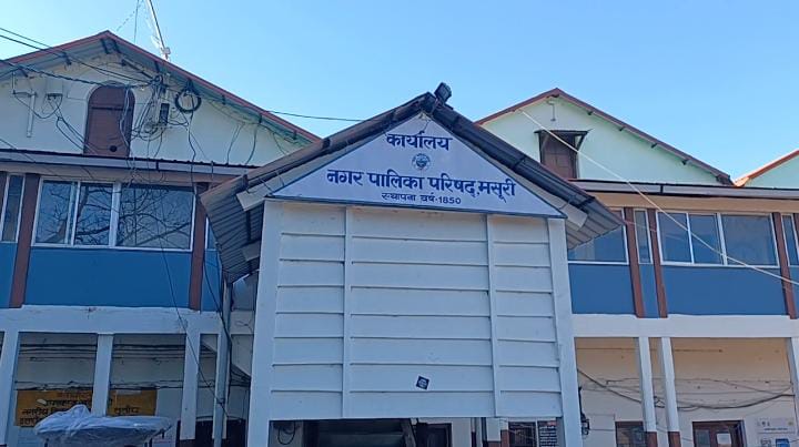नगर पालिका शौचालयों को लेकर दो संस्थाओं में विवाद, EO पर लगाये गंभीर आरोप।