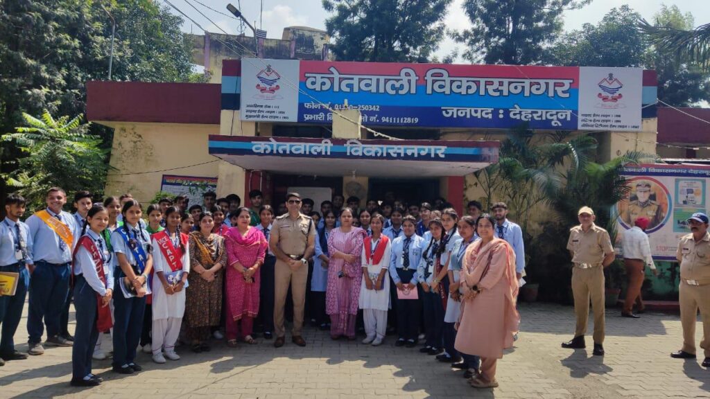 शैक्षिक भ्रमण पर आये छात्र/छात्राओं के दल को नये आपराधिक कानून तथा साइबर अपराधों/गौरा शक्ति एप आदि के सम्बन्ध में किया जागरूक।