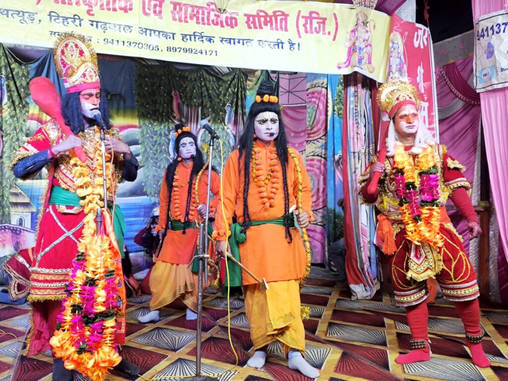 किष्किन्धा पर्वत पर हनुमान व सुग्रीव से हुई राम, लक्ष्मण की भेंट।
