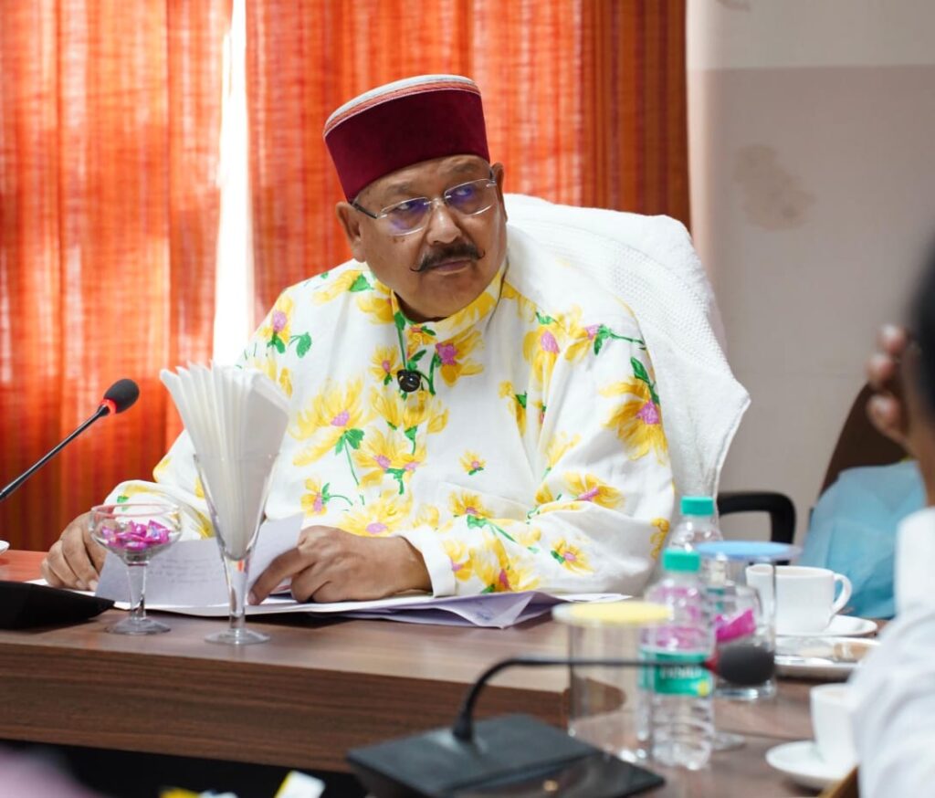 मंत्री सतपाल महाराज ने डयूला में गुलदार को पकड़ने के लिए पिंजरे लगाने के दिये निर्देश