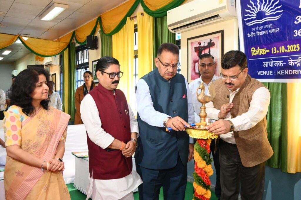 कैबिनेट मंत्री जोशी ने केंद्रीय विद्यालय देहरादून द्वारा आयोजित 36वीं युवा संसद प्रतियोगिता का उद्घाटन किया।