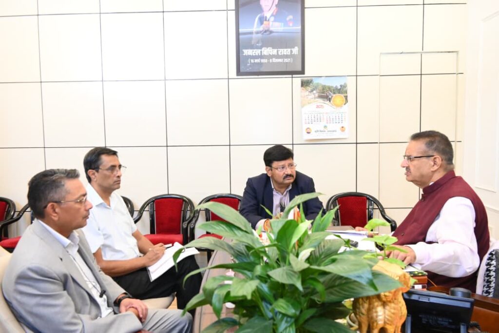 सैनिक कल्याण मंत्री गणेश जोशी ने राज्य स्थापना दिवस कार्यक्रमों की समीक्षा की।