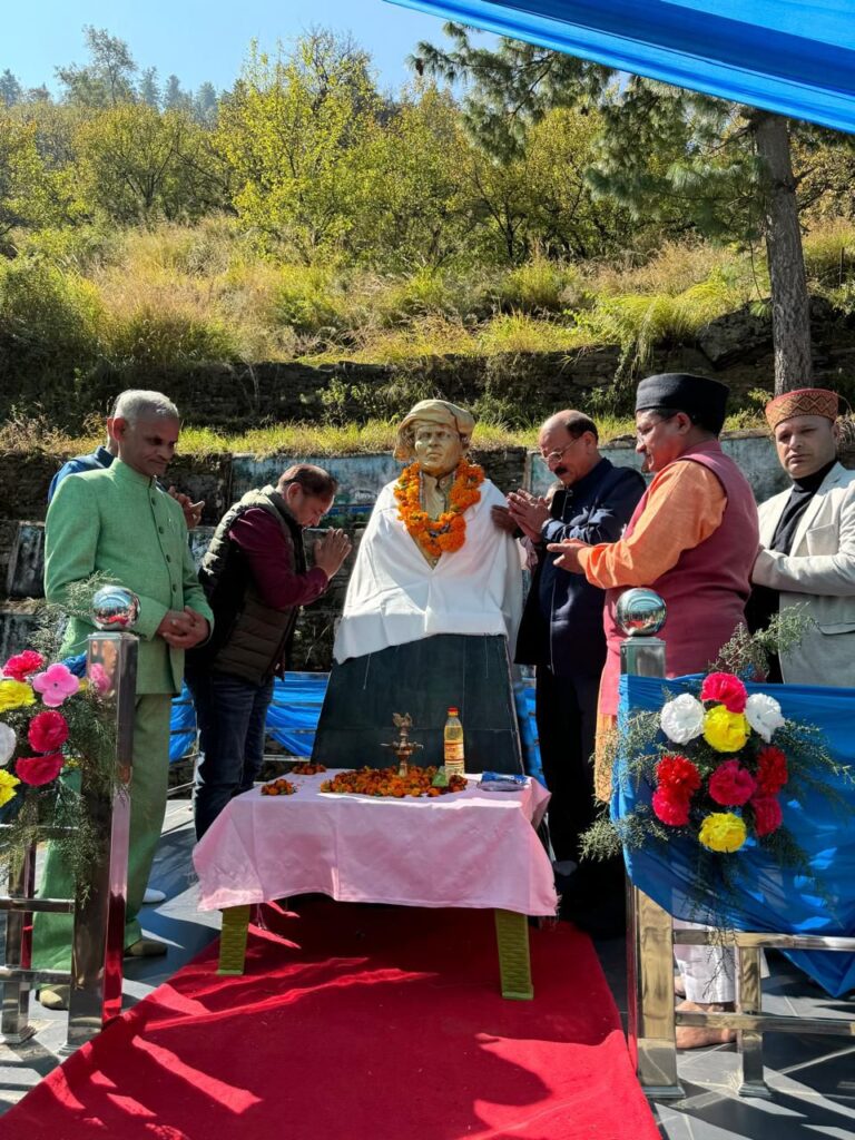 मंत्री सुबोध उनियाल द्वारा स्व. गौरा देवी की जनशताब्दी पर ‘गौरा देवी विशेष डाक टिकट’ का किया गया विमोचन।
