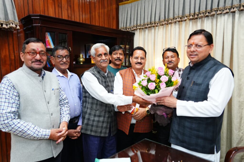 पत्रकारों के प्रतिनिधिमंडल ने मुख्यमंत्री पुष्कर सिंह धामी से मुलाकात की।