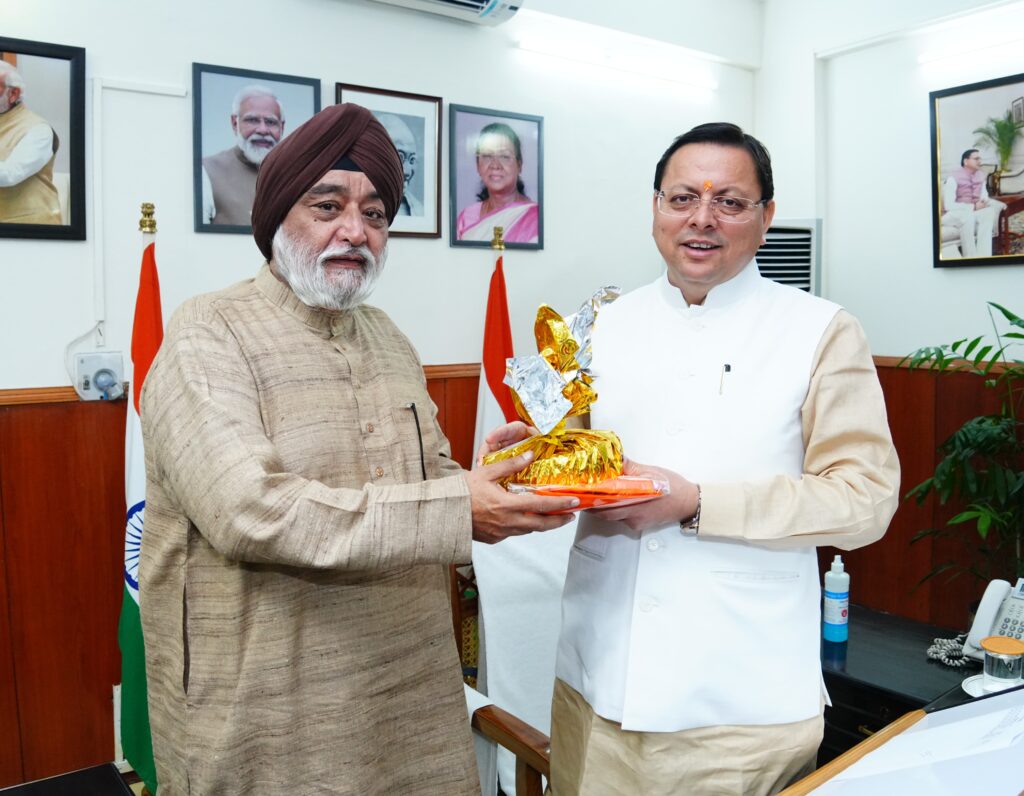 CM धामी से हेमकुंट साहिब मैनेजमेंट ट्रस्ट के अध्यक्ष ने की भेंट, हेमकुंट साहिब यात्रा व्यवस्थाओं में सहयोग के लिये सीएम का जताया आभार।