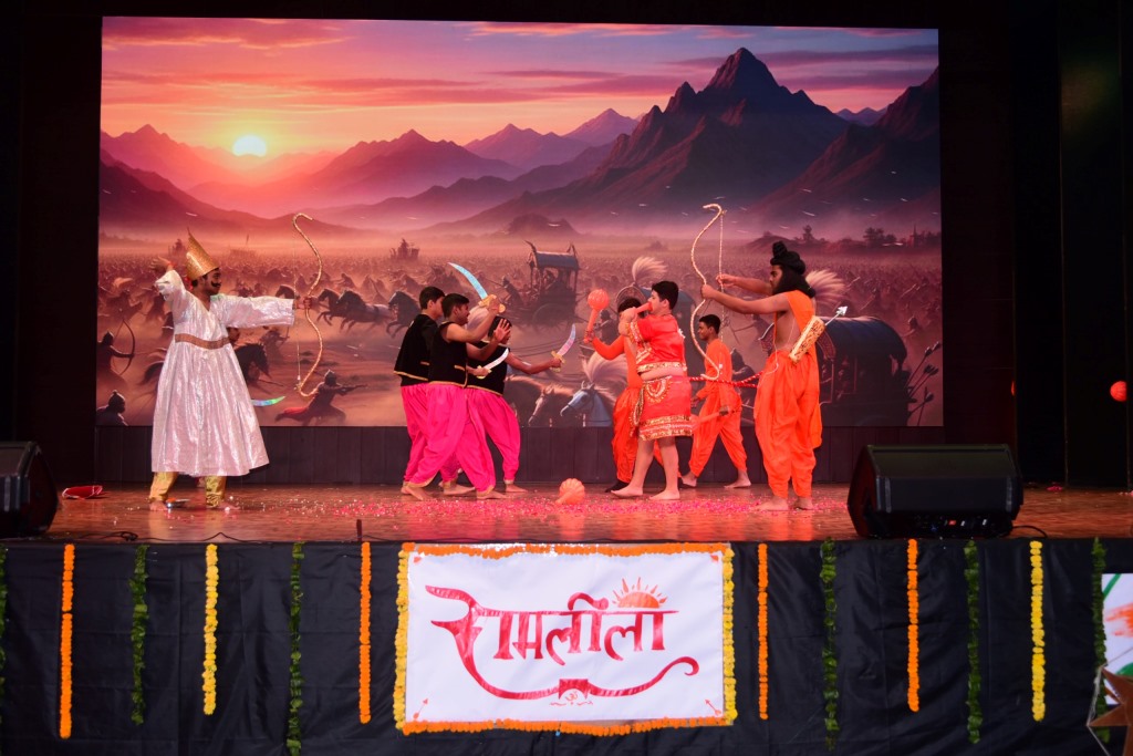 सेंट जार्ज कालेज में दशहरा व गांधी जयंती पर राम लीला का मंचन किया गया।