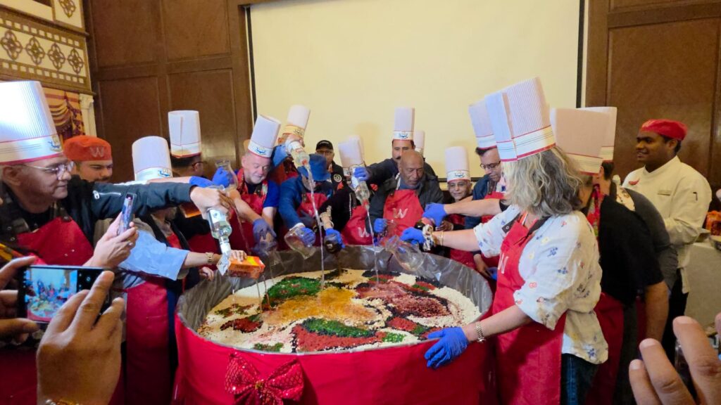 केक मिक्सिंग समारोह के साथ आगामी क्रिसमस व नये वर्ष के सीजन की तैयारी शुरू।