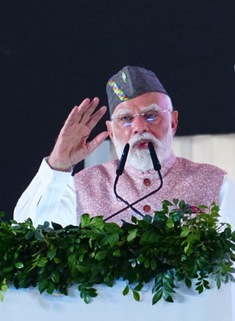 पहाड़ी बोली, पहाड़ी टोपी, पीएम का हर अंदाज पहाड़ी, रजत जयंती के मुख्य कार्यक्रम में उत्तराखंड से गहरा कनेक्ट कर गए पीएम नरेंद्र मोदी।