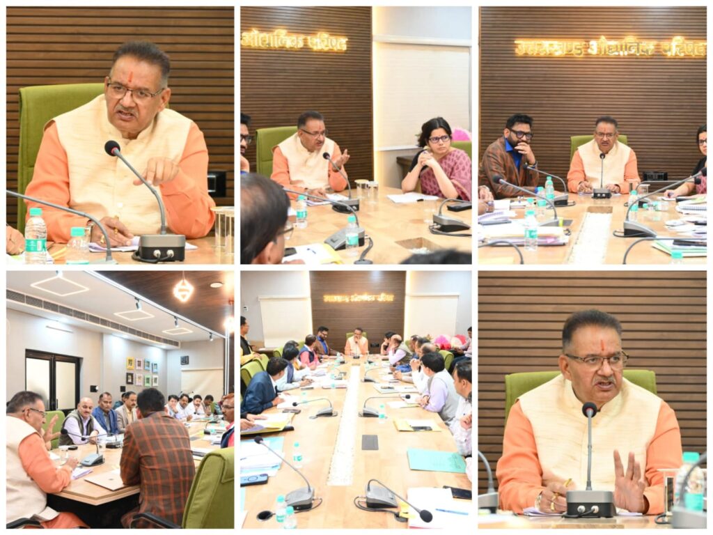 कृषि मंत्री गणेश जोशी ने औद्यानिक परिषद सभागार में विभागीय अधिकारियों के साथ कृषि एवं उद्यान विभाग के लंबित प्रकरणों के निराकरण के संबंध में बैठक ली।