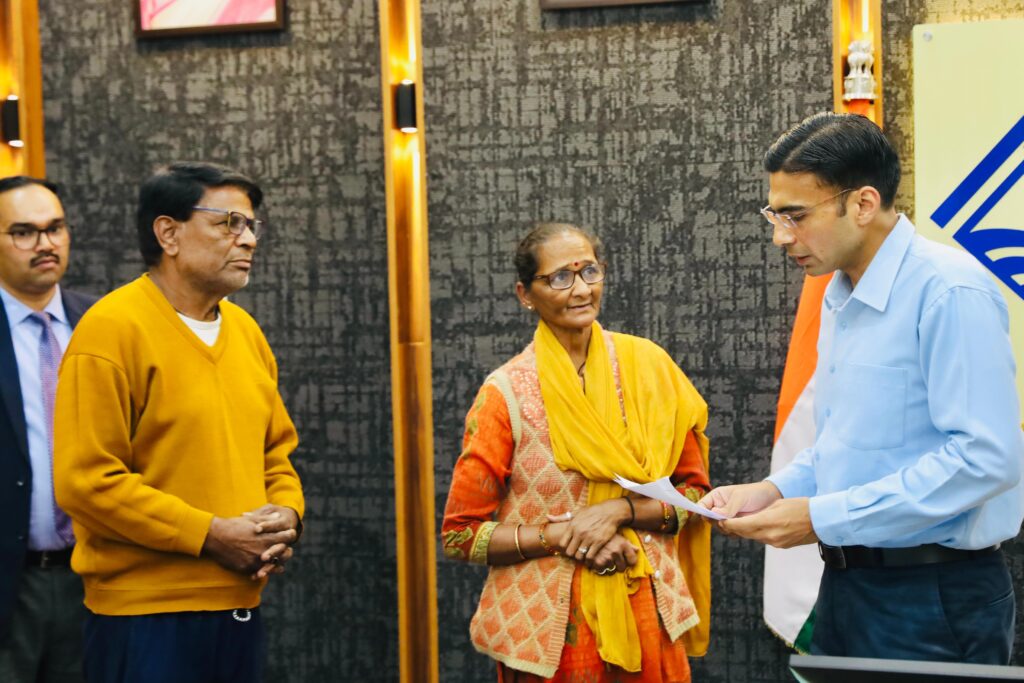 बेटे कैंसर पीड़ित मॉ- बाप को कर रहे थे घर से बेदखल – डीएम करेंगे जिला बदर।