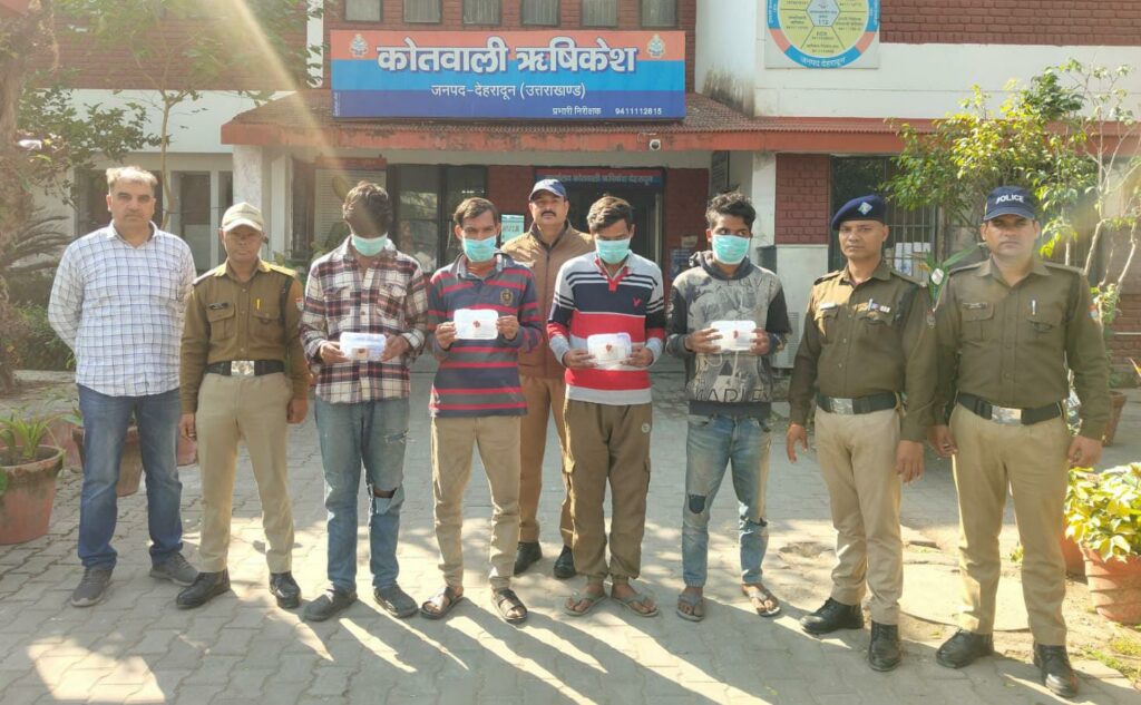 ऋषिकेश क्षेत्र में हुई लूट की घटना का दून पुलिस ने किया खुलासा।