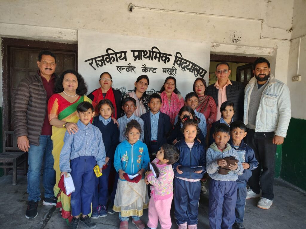 हिमवंत महिला समूह ने राप्रावि मलिंगार में बच्चों संग बाल दिवस मनाया।