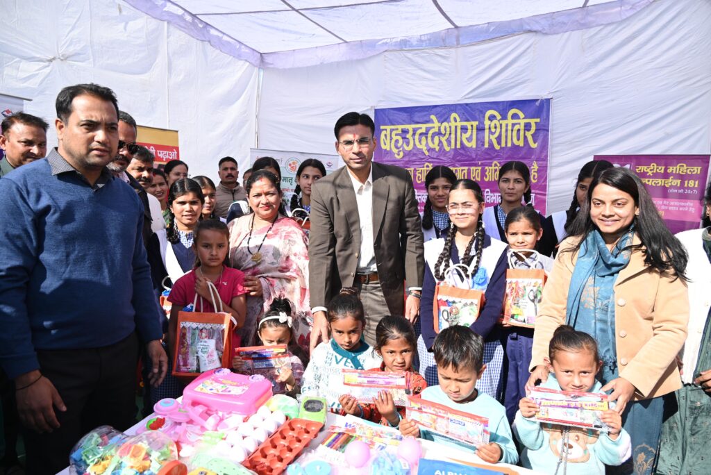 दूरस्थ क्षेत्र के अंतिम छोर पर निवासरत बुजुर्ग महिला बच्चे, सरकार, जिला प्रशासन के लिए प्रथम – जिलाधिकारी।