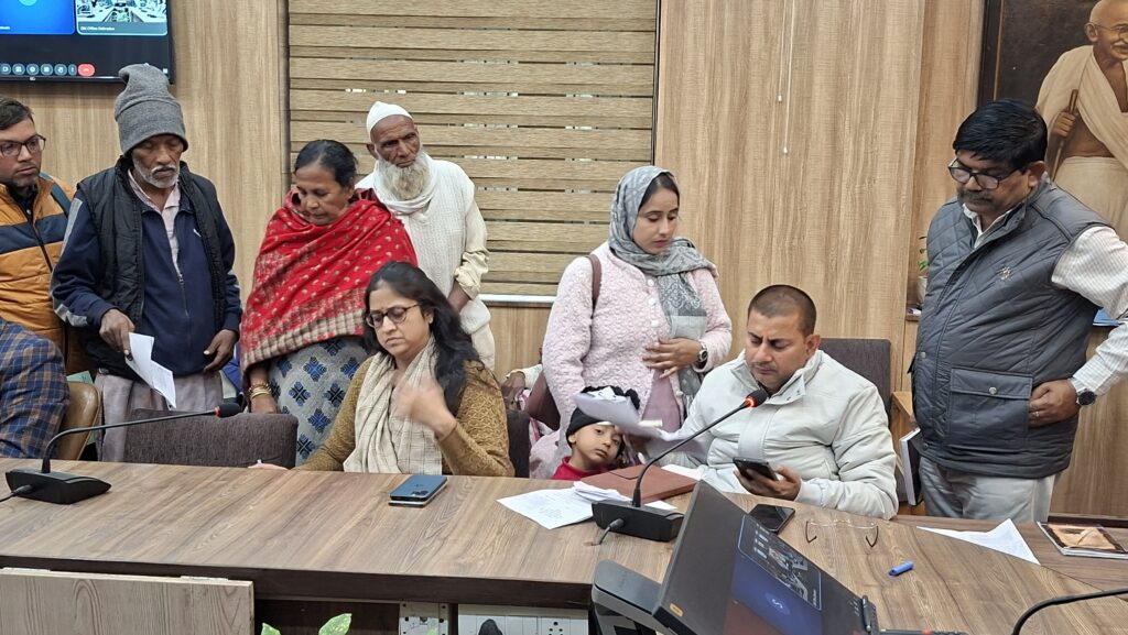 जनता दर्शन में उमड़ा जनसैलाव, 130 फरियादियों ने रखी समस्याओं के समाधान की उम्मीद।