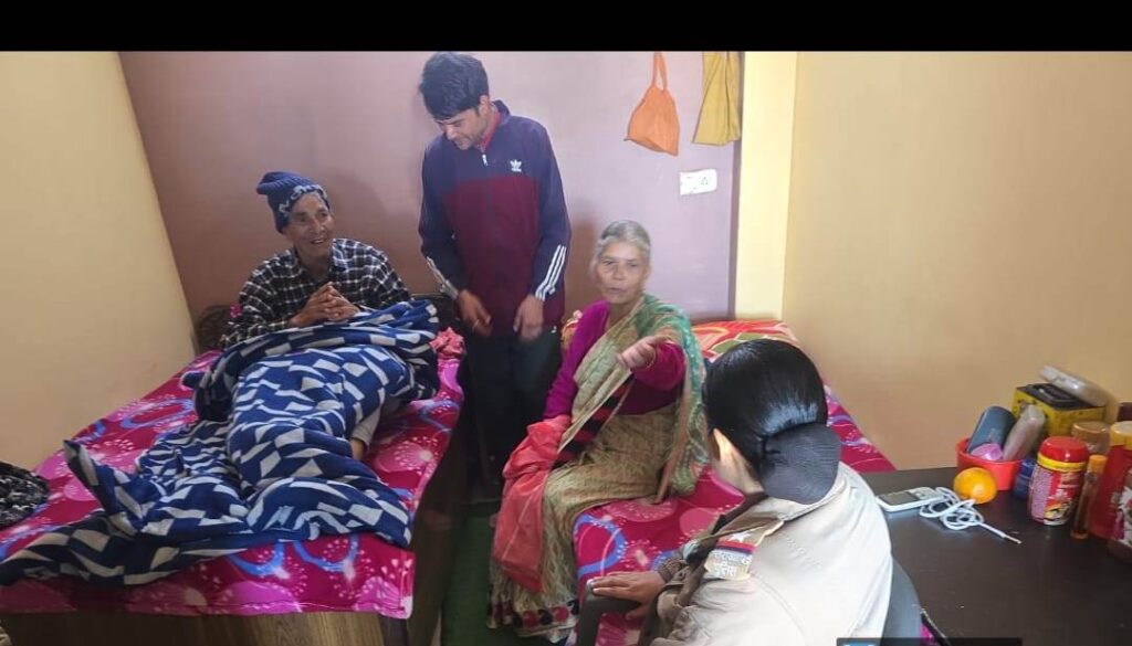 मसूरी पुलिस ने वरिष्ठ नागरिकों की सुरक्षा के साथ साइबर अपराध से बचने के प्रति जागरूक किया।