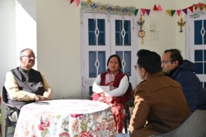 कैबिनेट मंत्री गणेश जोशी ने शासकीय आवास में मसूरी की पार्किंग व्यवस्था एवं वेंडर जोन निर्माण को लेकर बैठक कर अधिकारियों को दिए निर्देश।