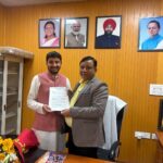 मसूरी में आवासीय कालोनी, भवन मानकों में शिथिलता व पॉकेट पार्किग की मांग को लेकर ज्ञापन दिया।