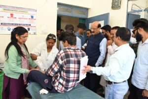 स्वास्थ्य सेवाओं पर मंत्री सुबोध उनियाल की पैनी नजर, नंदगांव सीएचसी में औचक जांच।
