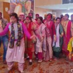 पालिका द्वारा आयोजित होली मिलन कार्यक्रम में जमकर नृत्य किया गया व फूलों व रंगो की होली खेली गयी।