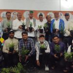शहर कांग्रेस ने हरेला पर्व मनाया व कार्यकर्ताओं को फूलों के पौधे वितरित किए।