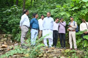 कैबिनेट मंत्री गणेश जोशी ने मसंदावाला में आपदा प्रभावित क्षेत्र का किया निरीक्षण, अधिकारियों को दिए निर्देश।