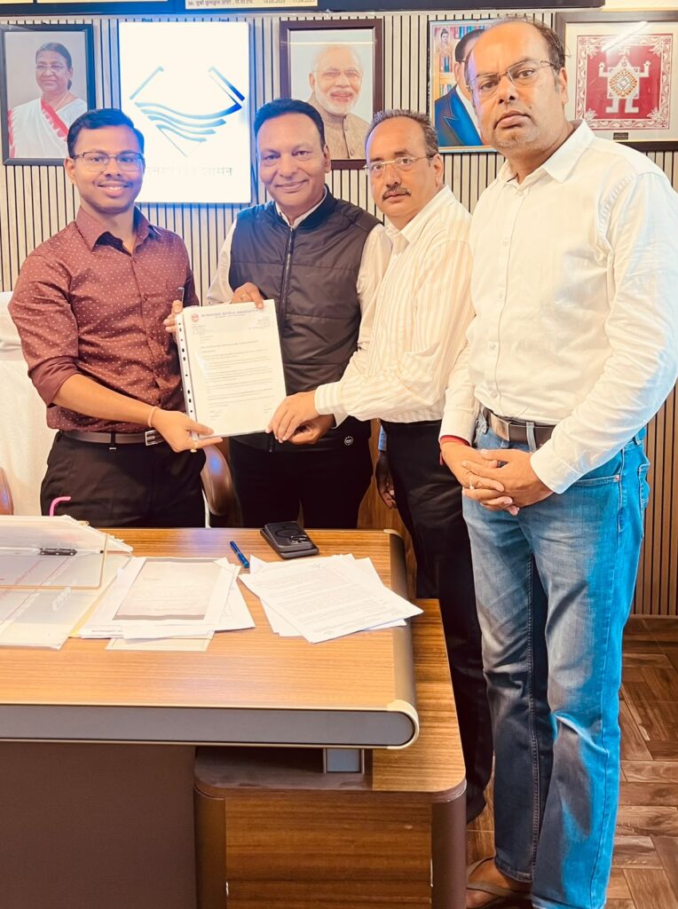 मुख्यमंत्री, सचिव पर्यटन व लोनिवि को पानी वाला बैंड रोड की मरम्मत करने को ज्ञापन दिया।