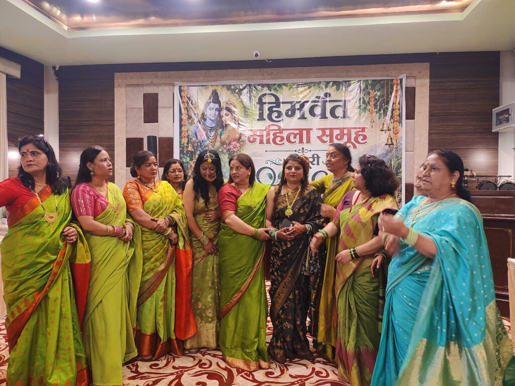 हिमवंत महिला समूह हरियाली तीज कार्यक्रम में अनीता धनाई व सुमन पंवार तीज क्वीन बनी।